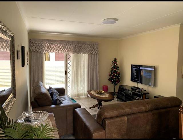 2 BEDROOM TOWNHOUSE FOR SALE IN BEYERS PARK